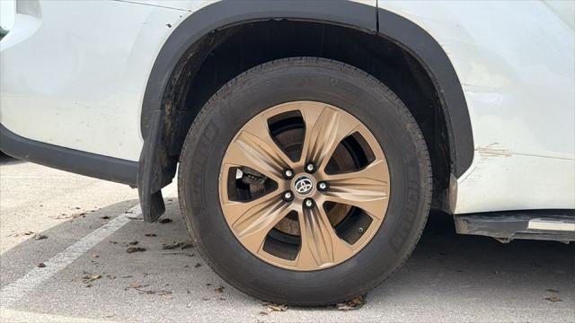 2022 Toyota Highlander Hybrid Bronze Edition