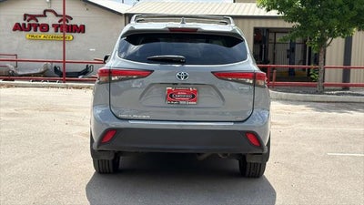 2022 Toyota Highlander Hybrid Bronze Edition