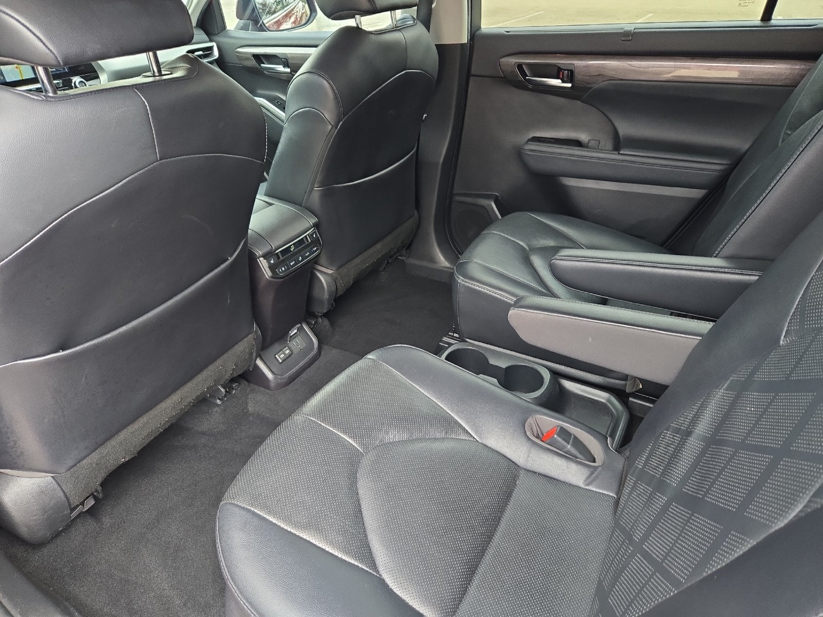 2022 Toyota Highlander Hybrid Platinum