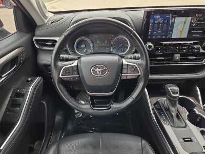 2022 Toyota Highlander Hybrid Platinum