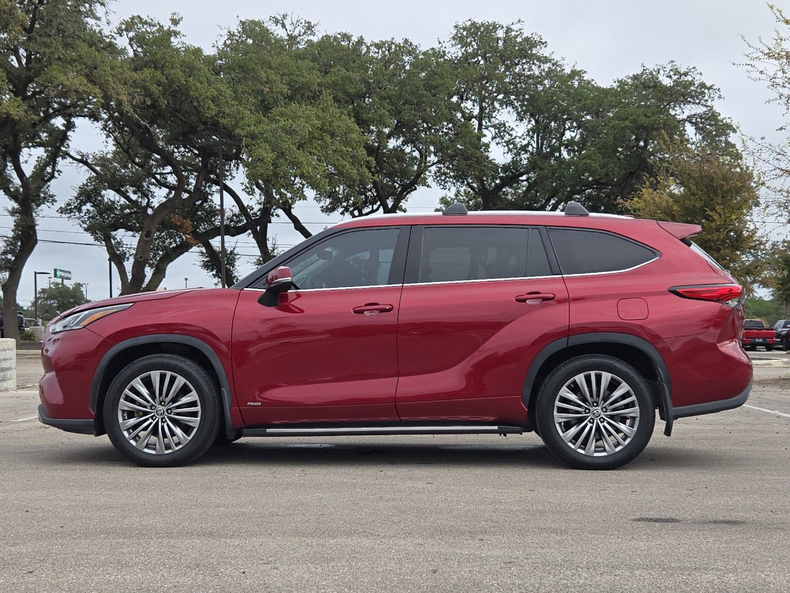 2022 Toyota Highlander Hybrid Platinum
