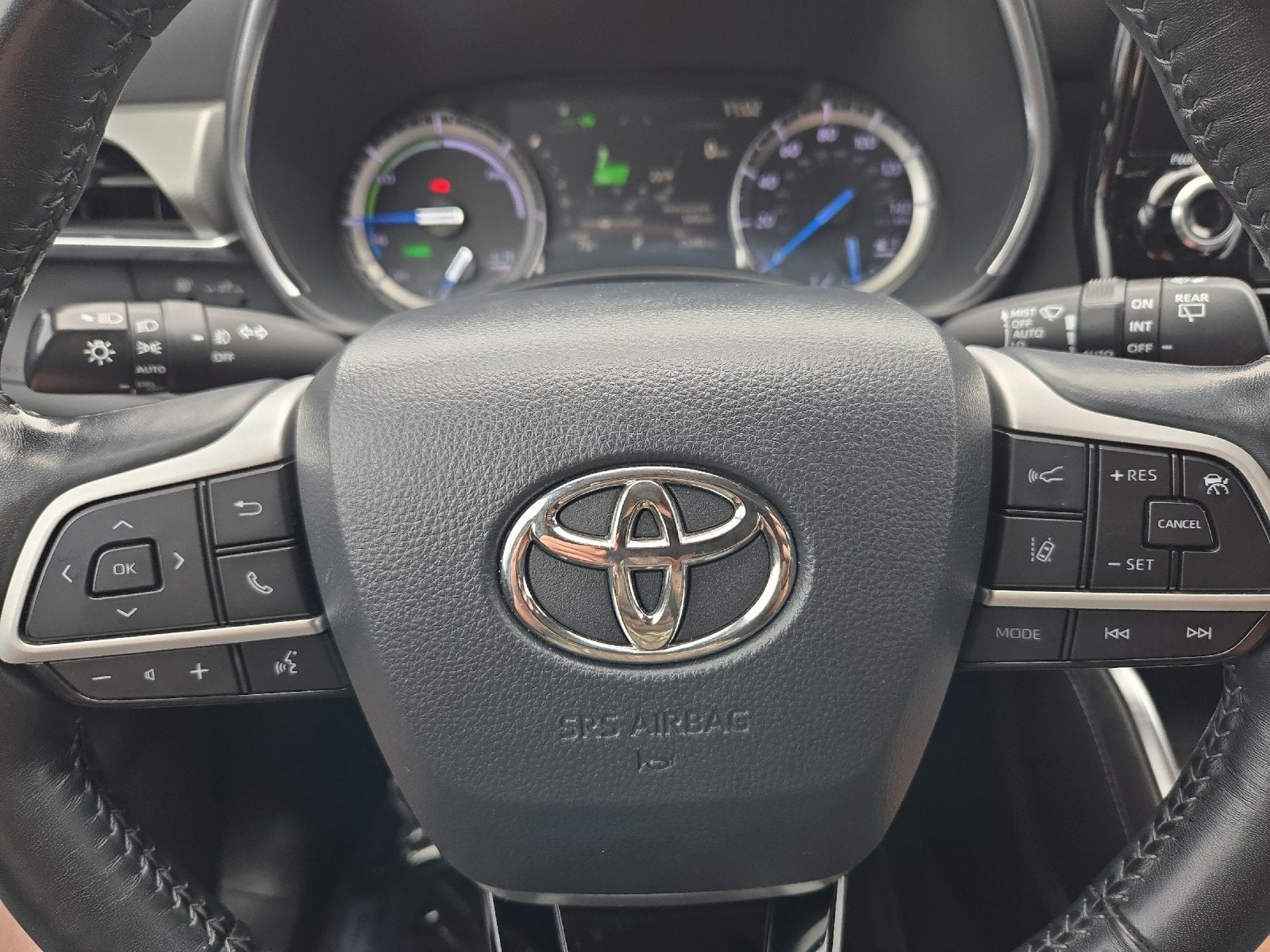 2022 Toyota Highlander Hybrid Platinum