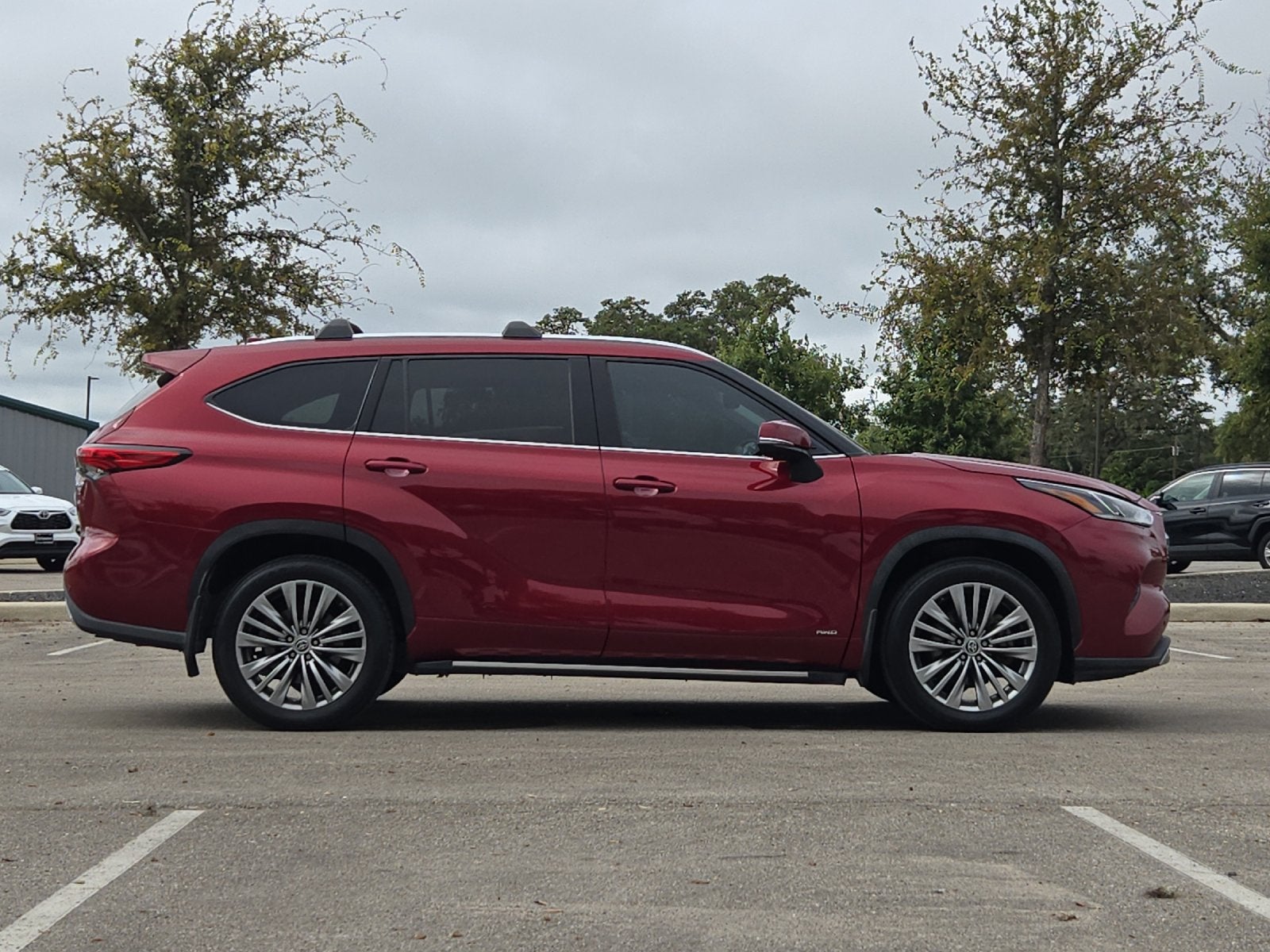 2022 Toyota Highlander Hybrid Platinum