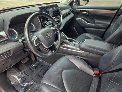 2022 Toyota Highlander Hybrid Platinum
