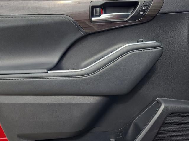 2022 Toyota Highlander Hybrid Platinum