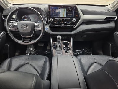 2022 Toyota Highlander Hybrid Platinum