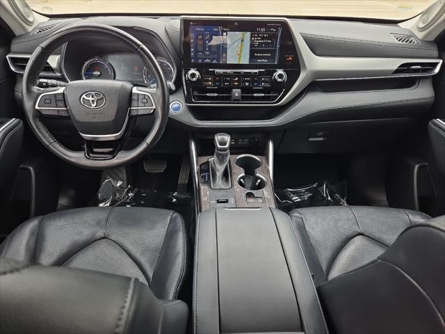2022 Toyota Highlander Hybrid Platinum
