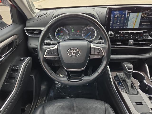 2022 Toyota Highlander Hybrid Platinum