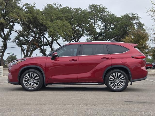 2022 Toyota Highlander Hybrid Platinum