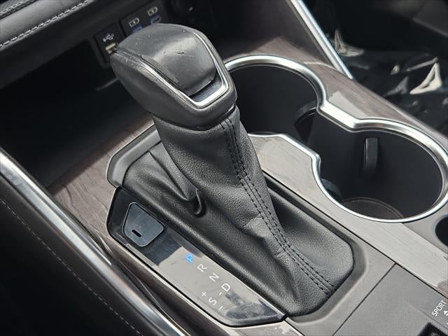 2022 Toyota Highlander Hybrid Platinum