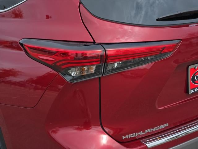 2022 Toyota Highlander Hybrid Platinum