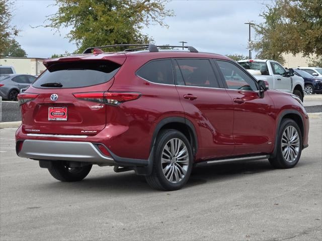 2022 Toyota Highlander Hybrid Platinum
