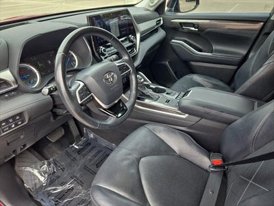 2022 Toyota Highlander Hybrid Platinum