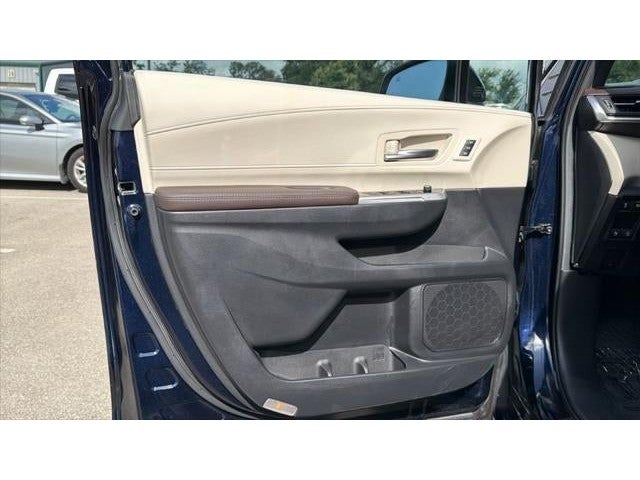 2024 Toyota Sienna Platinum 7 Passenger