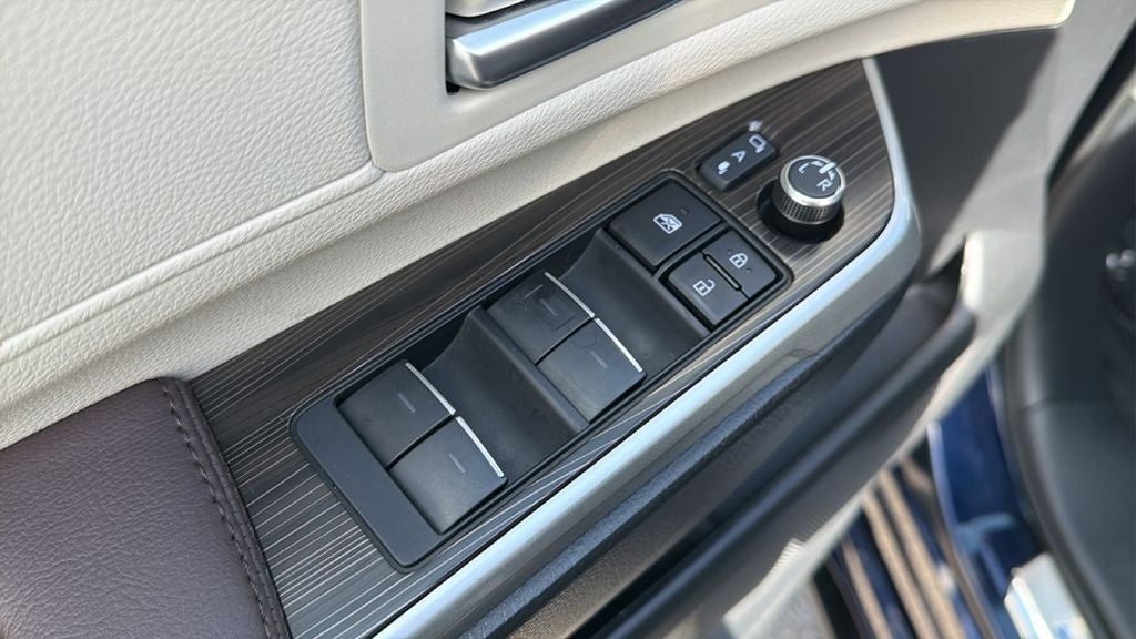 2024 Toyota Sienna Platinum 7 Passenger