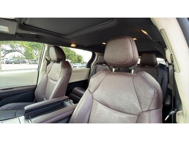 2024 Toyota Sienna Platinum 7 Passenger