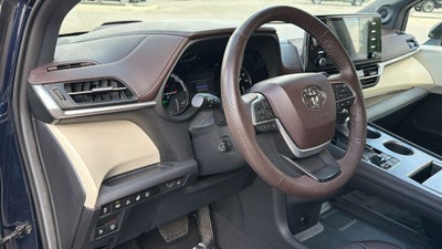 2024 Toyota Sienna Platinum 7 Passenger