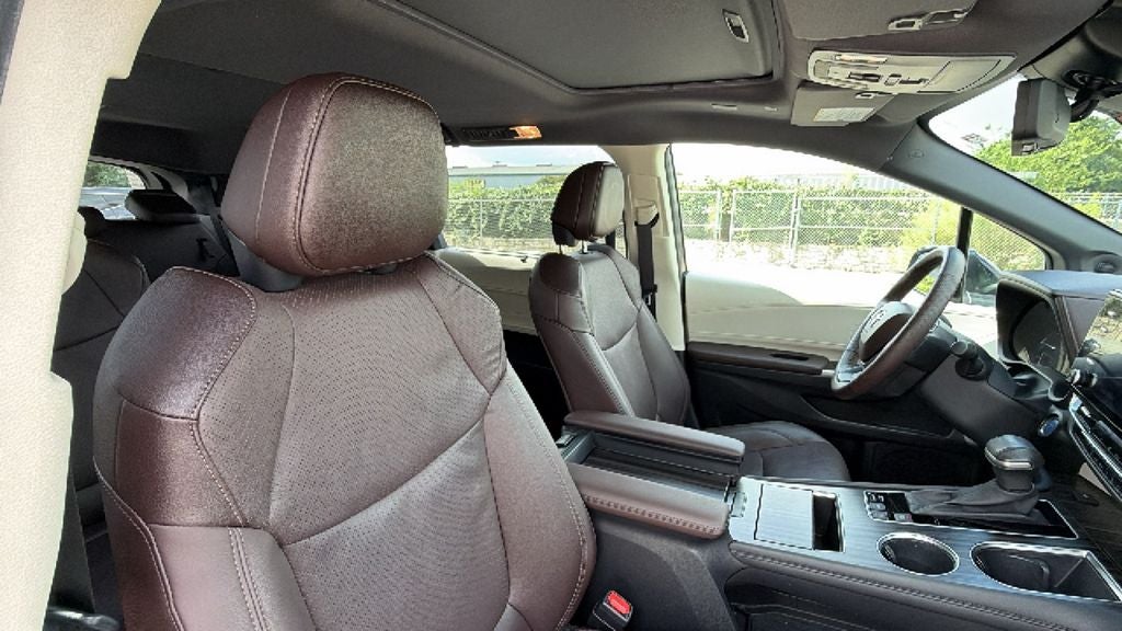 2024 Toyota Sienna Platinum 7 Passenger