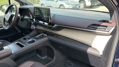 2024 Toyota Sienna Platinum 7 Passenger
