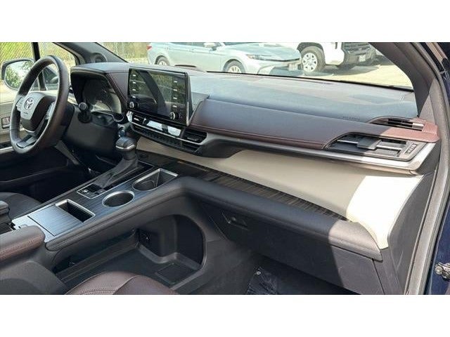2024 Toyota Sienna Platinum 7 Passenger
