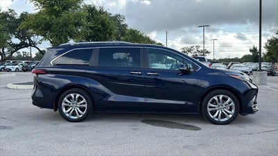 2024 Toyota Sienna Platinum 7 Passenger