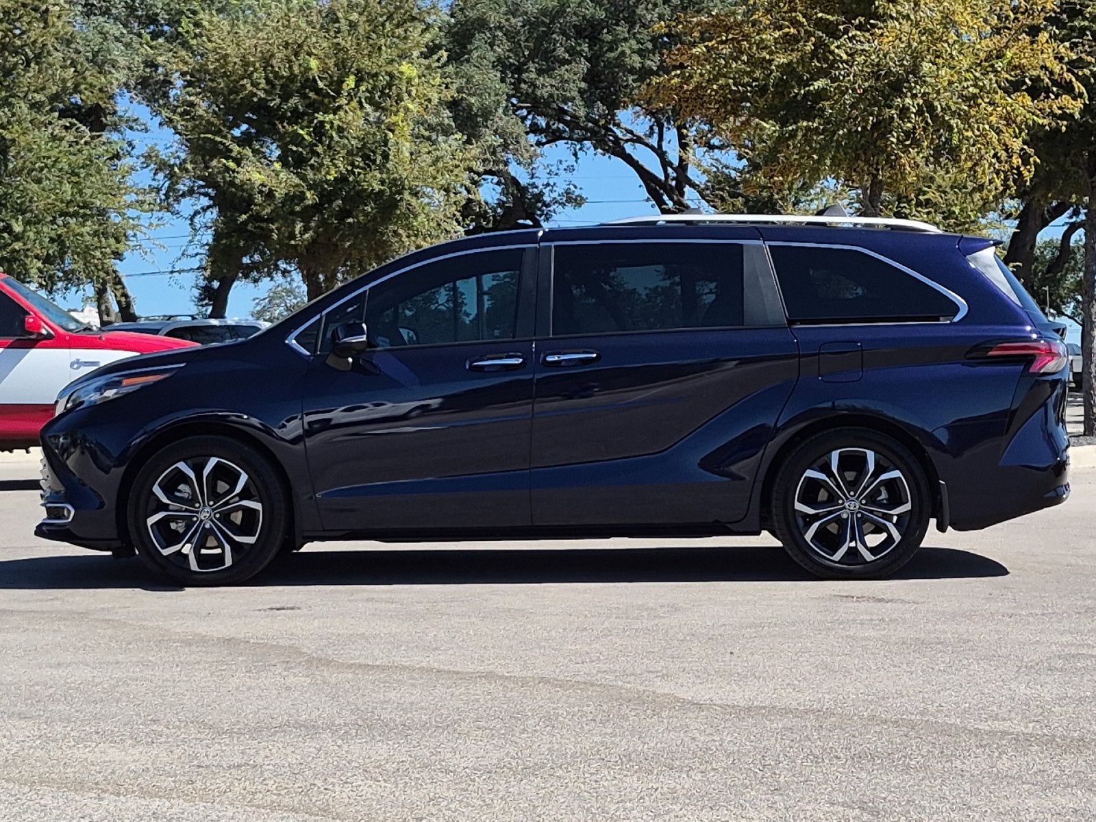 2025 Toyota Sienna Platinum 7 Passenger