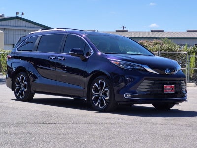 2025 Toyota Sienna Platinum 7 Passenger