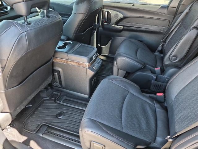 2025 Toyota Sienna Platinum 7 Passenger