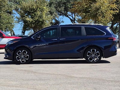 2025 Toyota Sienna Platinum 7 Passenger