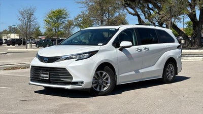 2023 Toyota Sienna XLE 7 Passenger