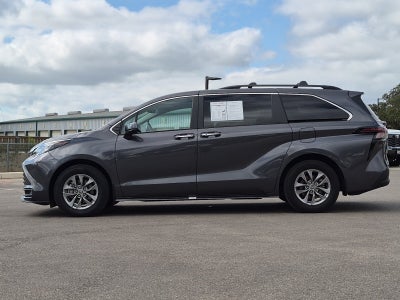2025 Toyota Sienna XLE 8 Passenger