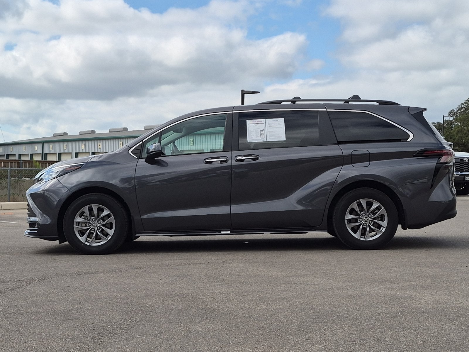 2025 Toyota Sienna XLE 8 Passenger