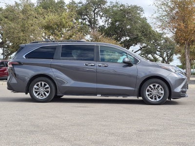 2025 Toyota Sienna XLE 8 Passenger