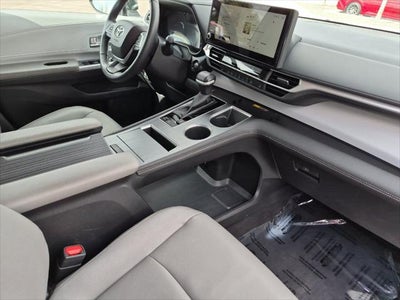 2025 Toyota Sienna XLE 8 Passenger