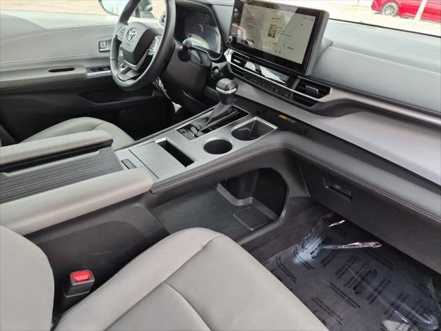 2025 Toyota Sienna XLE 8 Passenger
