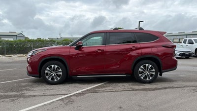 2025 Toyota Highlander Hybrid XLE