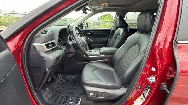2025 Toyota Highlander Hybrid XLE