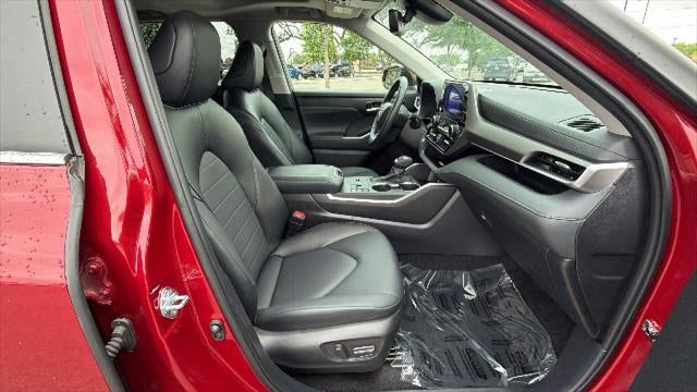 2025 Toyota Highlander Hybrid XLE