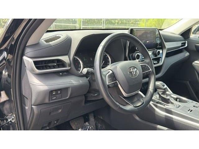 2025 Toyota Highlander LE