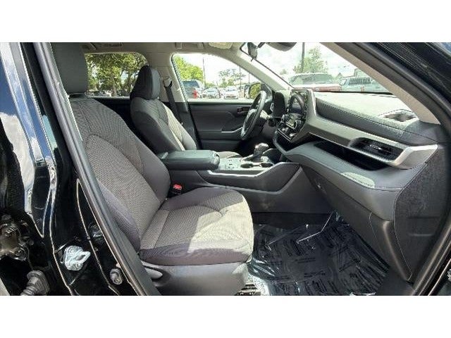 2025 Toyota Highlander LE
