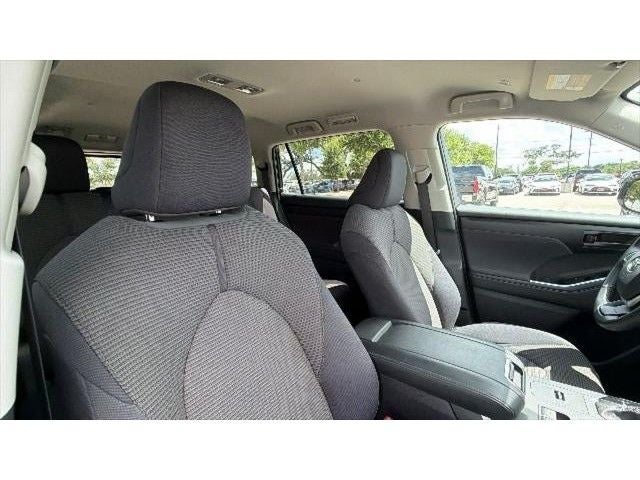 2025 Toyota Highlander LE