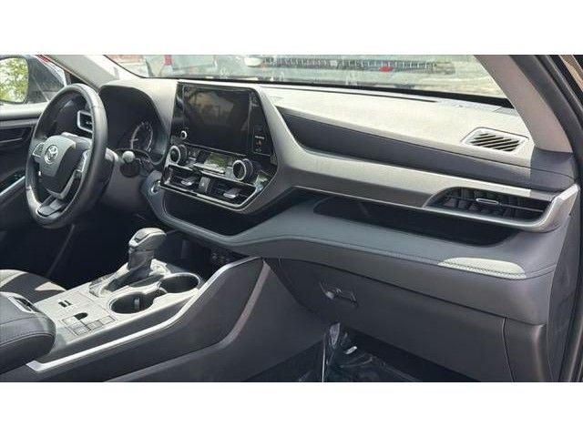 2025 Toyota Highlander LE