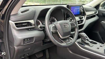 2025 Toyota Highlander LE
