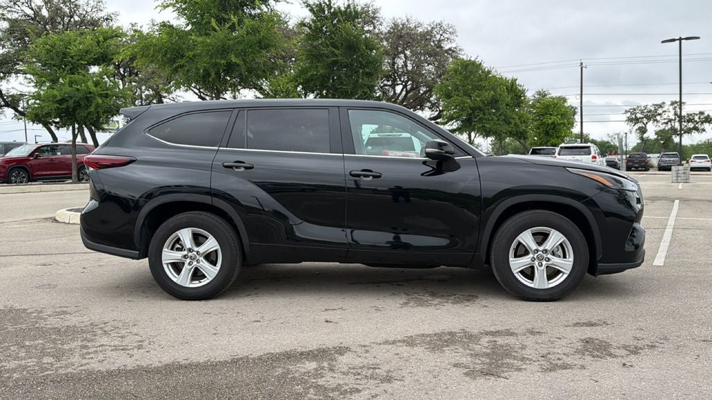 2025 Toyota Highlander LE