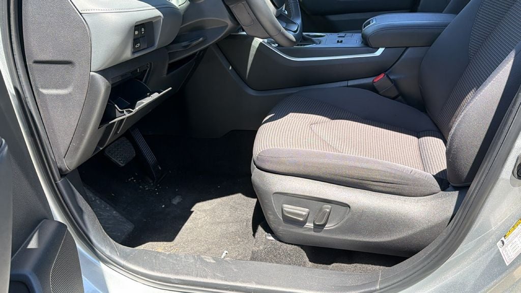 2025 Toyota Highlander LE