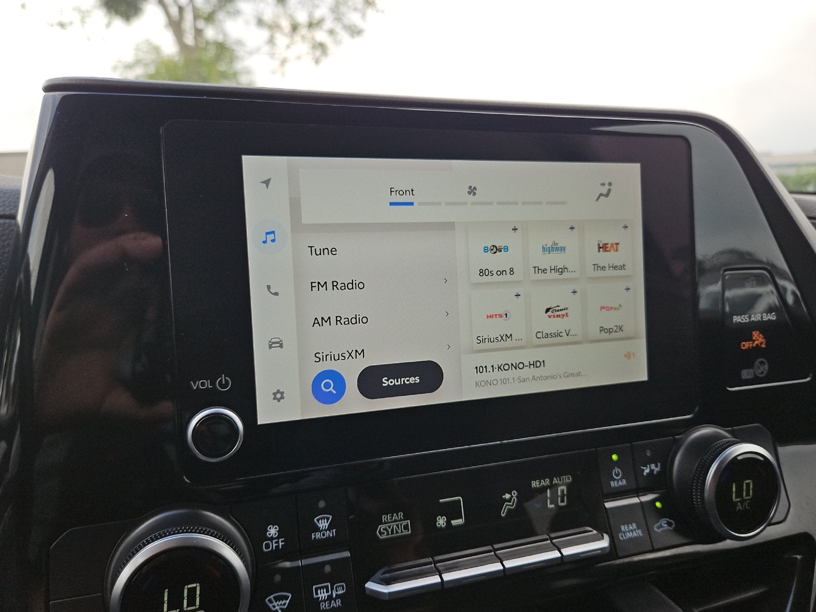 2025 Toyota Highlander LE - Photo 17