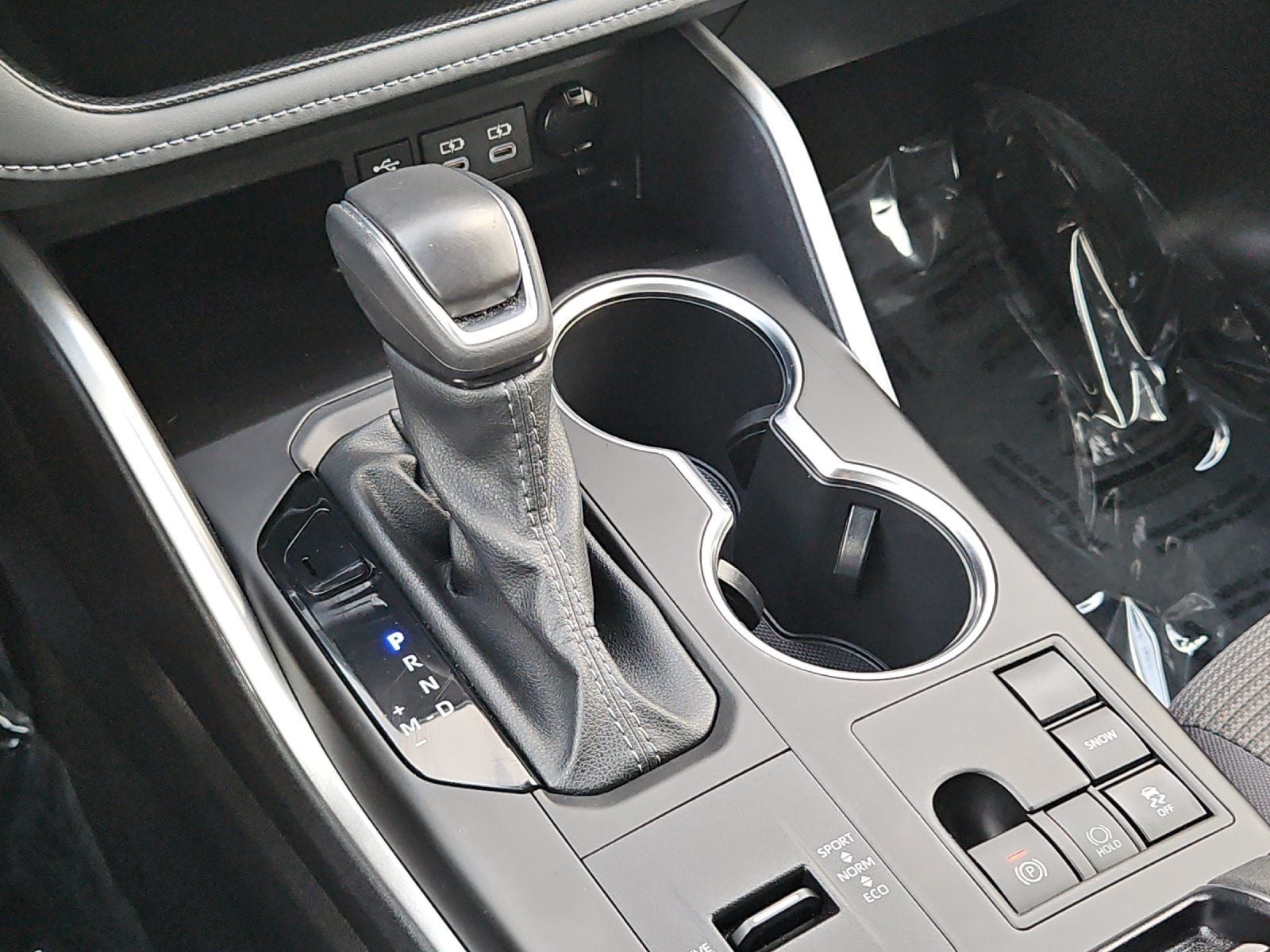 2025 Toyota Highlander LE - Photo 20