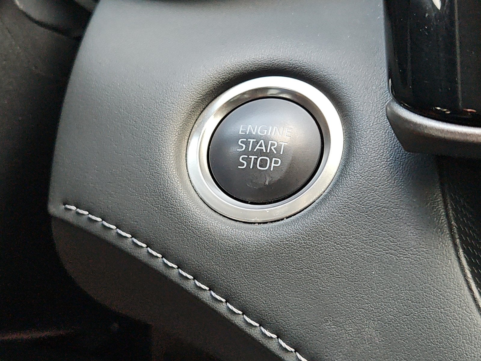 2025 Toyota Highlander LE - Photo 21