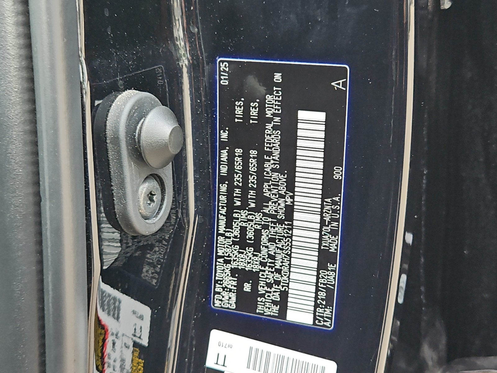 2025 Toyota Highlander LE - Photo 27