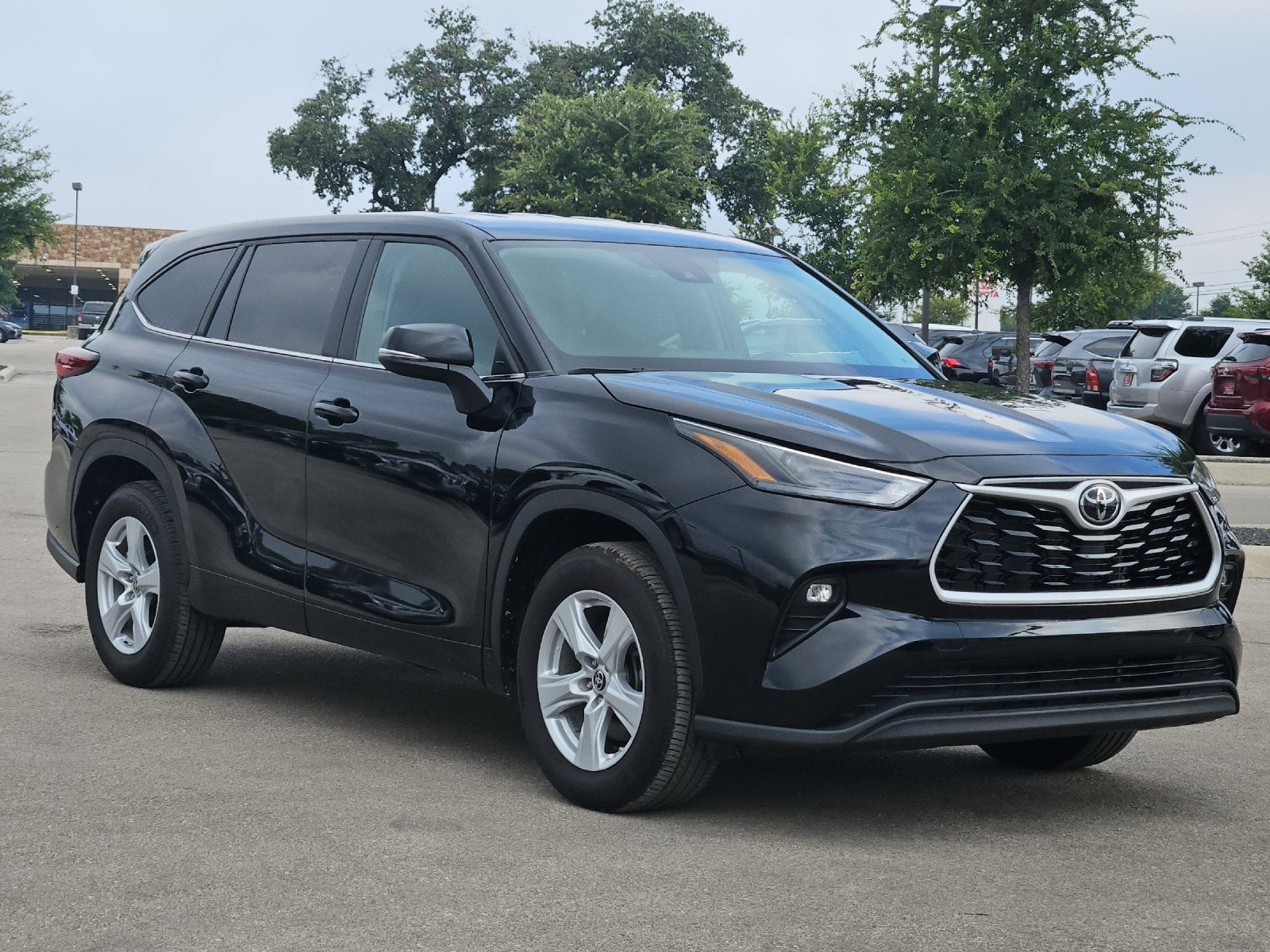2025 Toyota Highlander LE - Photo 7